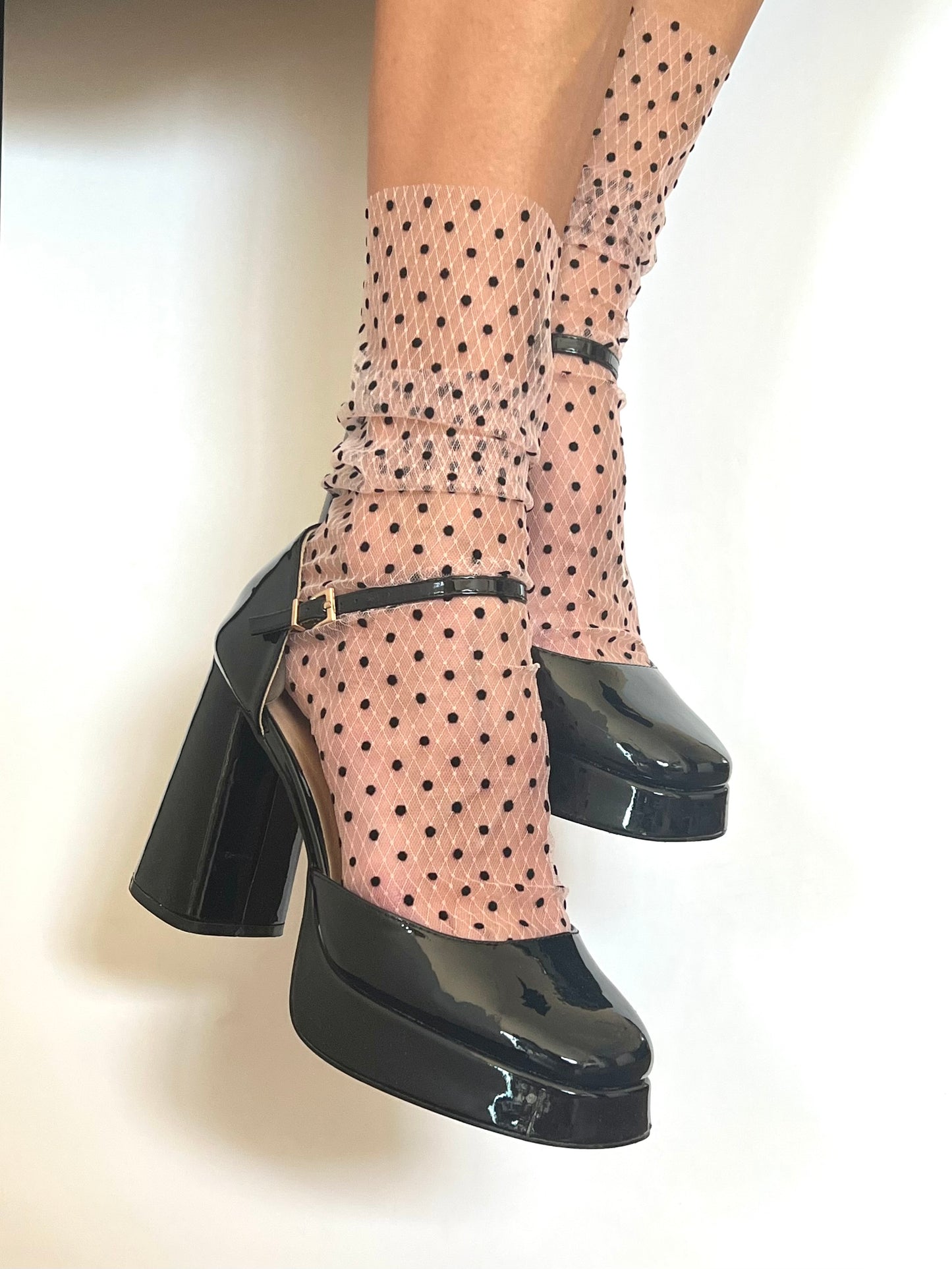 Rožinės su juodais taškeliais