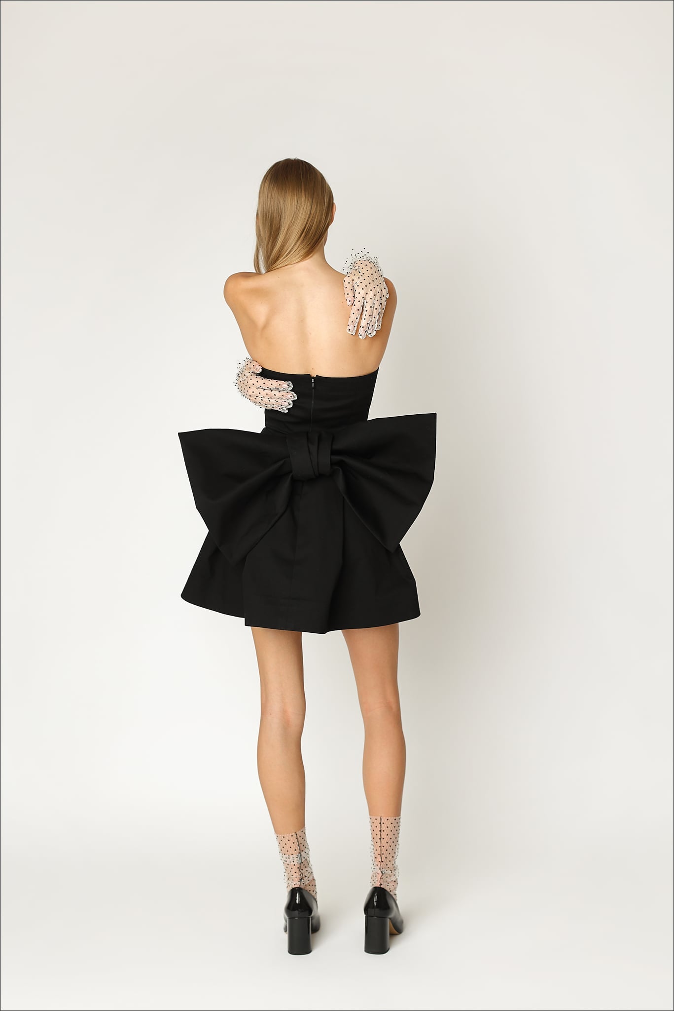 Baltos su juodais taškeliais